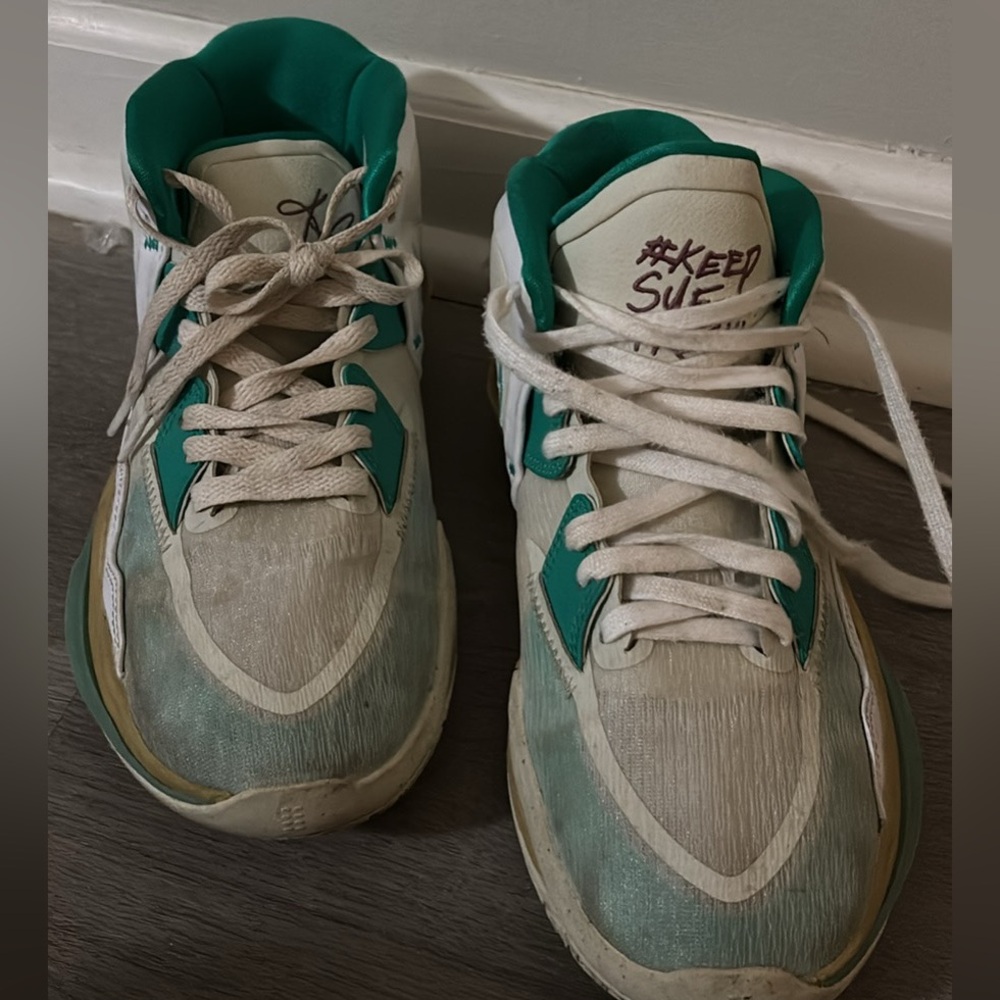 Kyrie basketball shoes